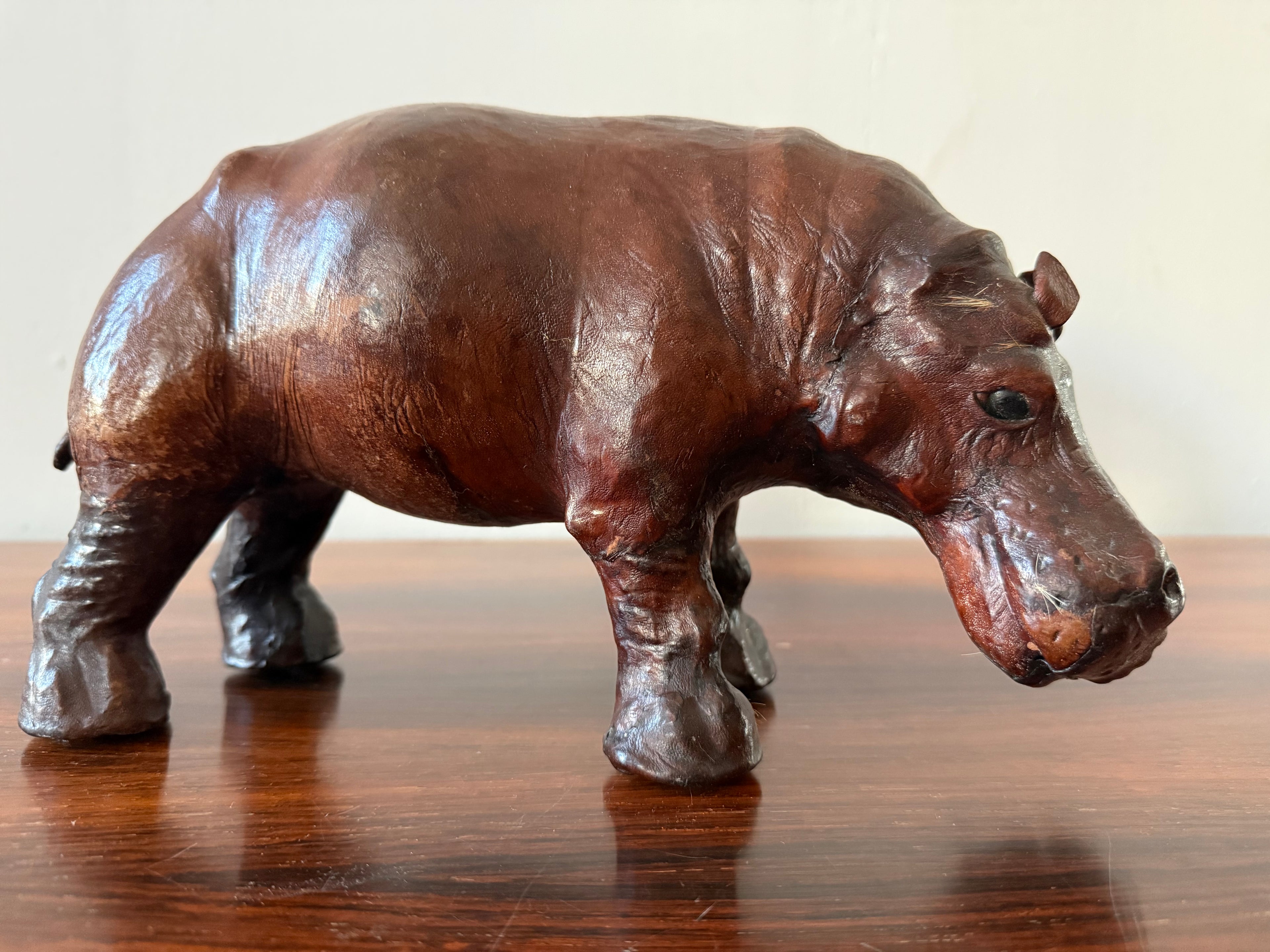 Vintage Leather Hippopotamus – Understated Elegance with Character