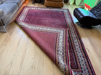 Dieprood handgeknoopt tapijt met boteh-motief – ca. 296 × 197 cm