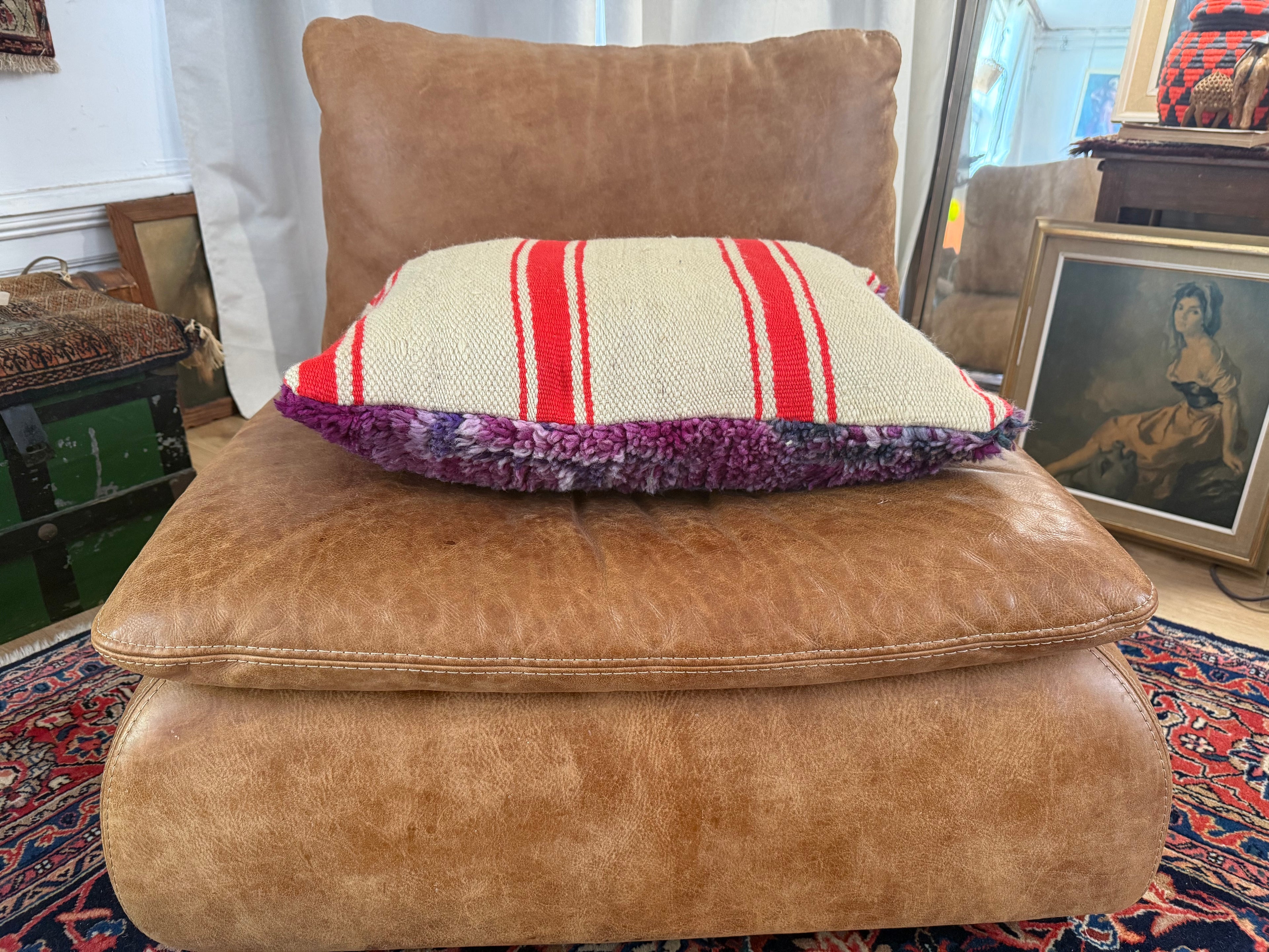 Handgemaakt kussen van een vintage Marokkaans tapijt – ca. 60 × 40 cm