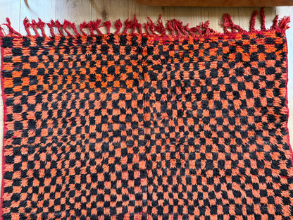 Grafisch vintage Berber tapijt in oranje &amp; zwart – 272 × 147 cm