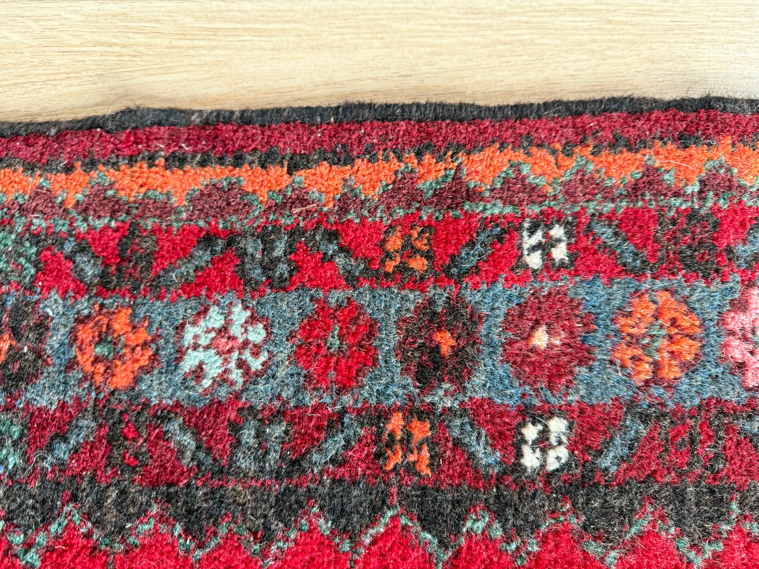 Vintage handgeknoopt wollen tapijt – 197 × 108 cm