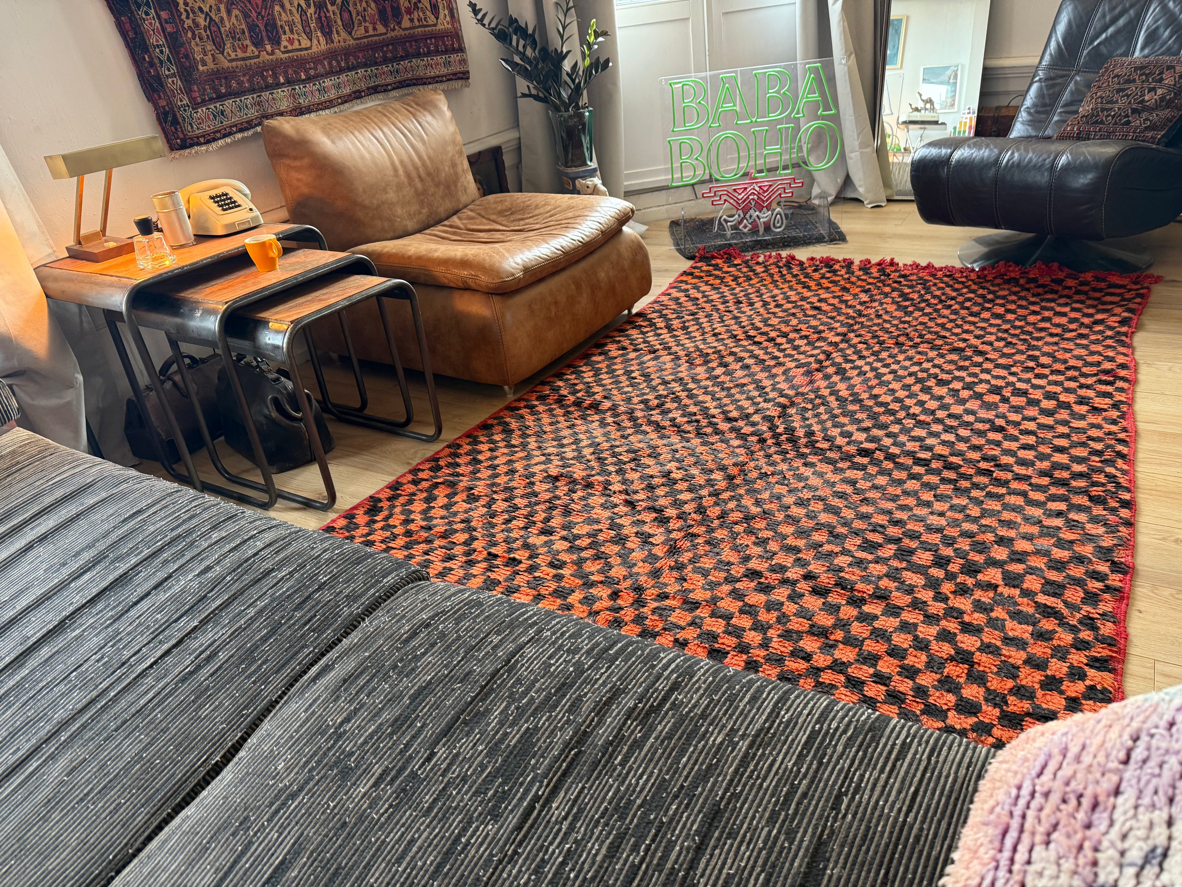 Grafisch vintage Berber tapijt in oranje &amp; zwart – 272 × 147 cm