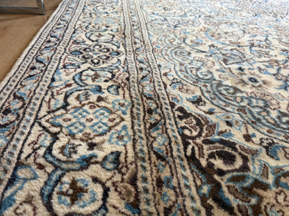 Hand-knotted vintage Nain rug – 300 × 201 cm