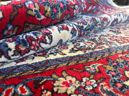 Vintage handgeknoopt klassiek tapijt met ivoor veld en florale patronen – 218 × 131 cm