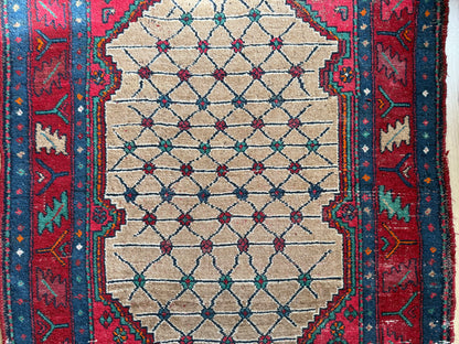 Hand-knotted Vintage Rug with Graphic Diamond Field – 185 × 131 cm