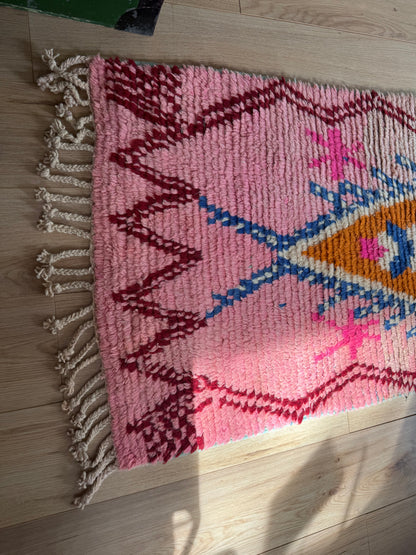 Passadeira Boujaad marroquina vintage – 418 × 79 cm