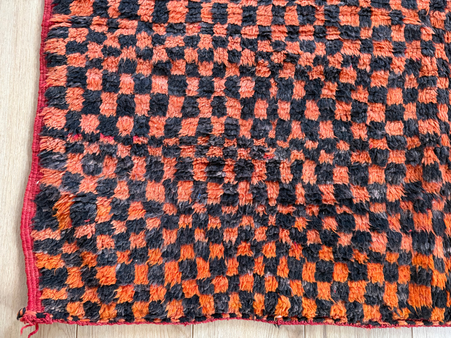 Grafisch vintage Berber tapijt in oranje &amp; zwart – 272 × 147 cm