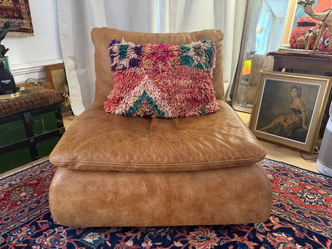 Handgemaakt kussen van een vintage Marokkaans tapijt – ca.60 × 40 cm