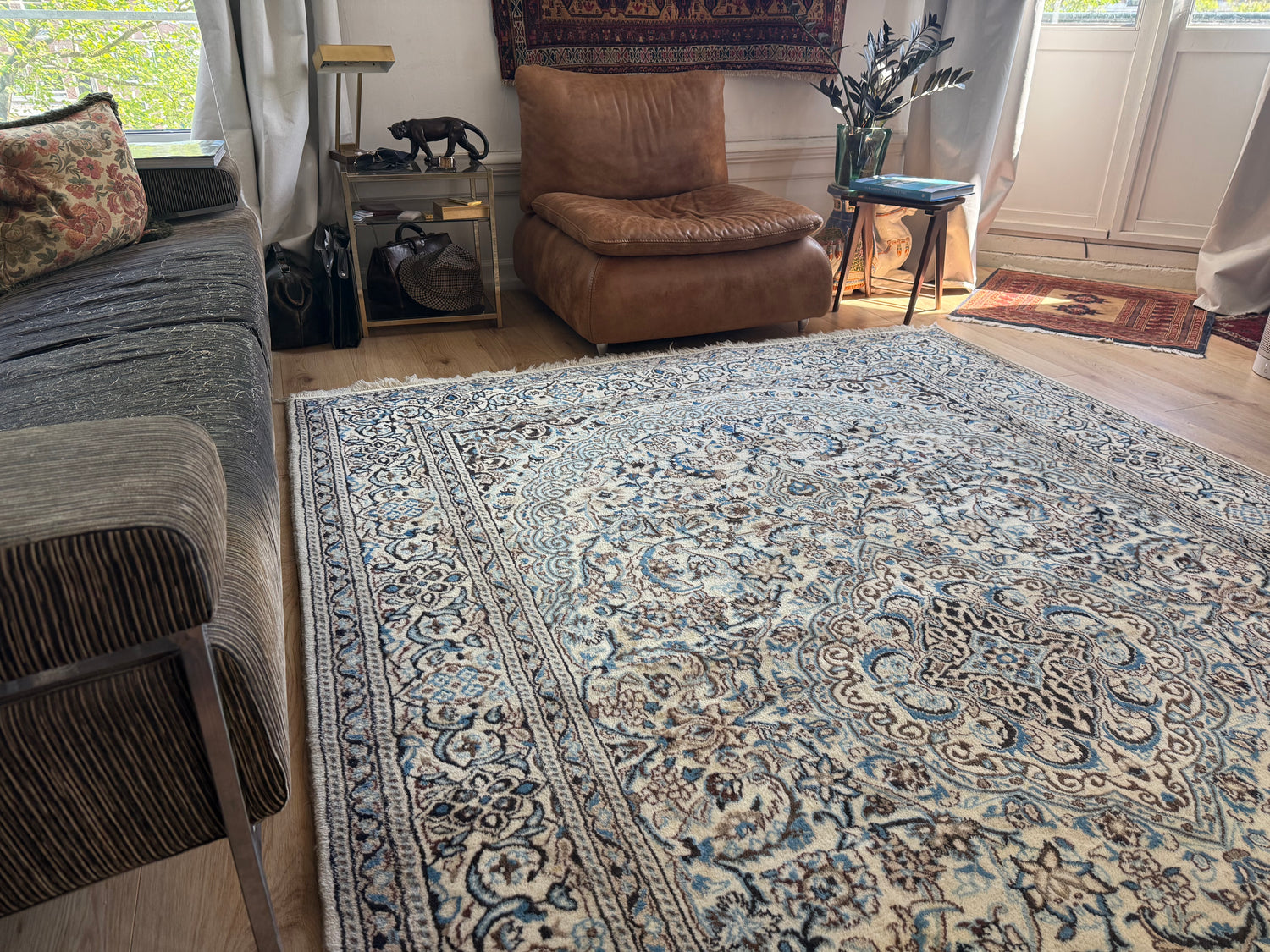 Hand-knotted vintage Nain rug – 300 × 201 cm