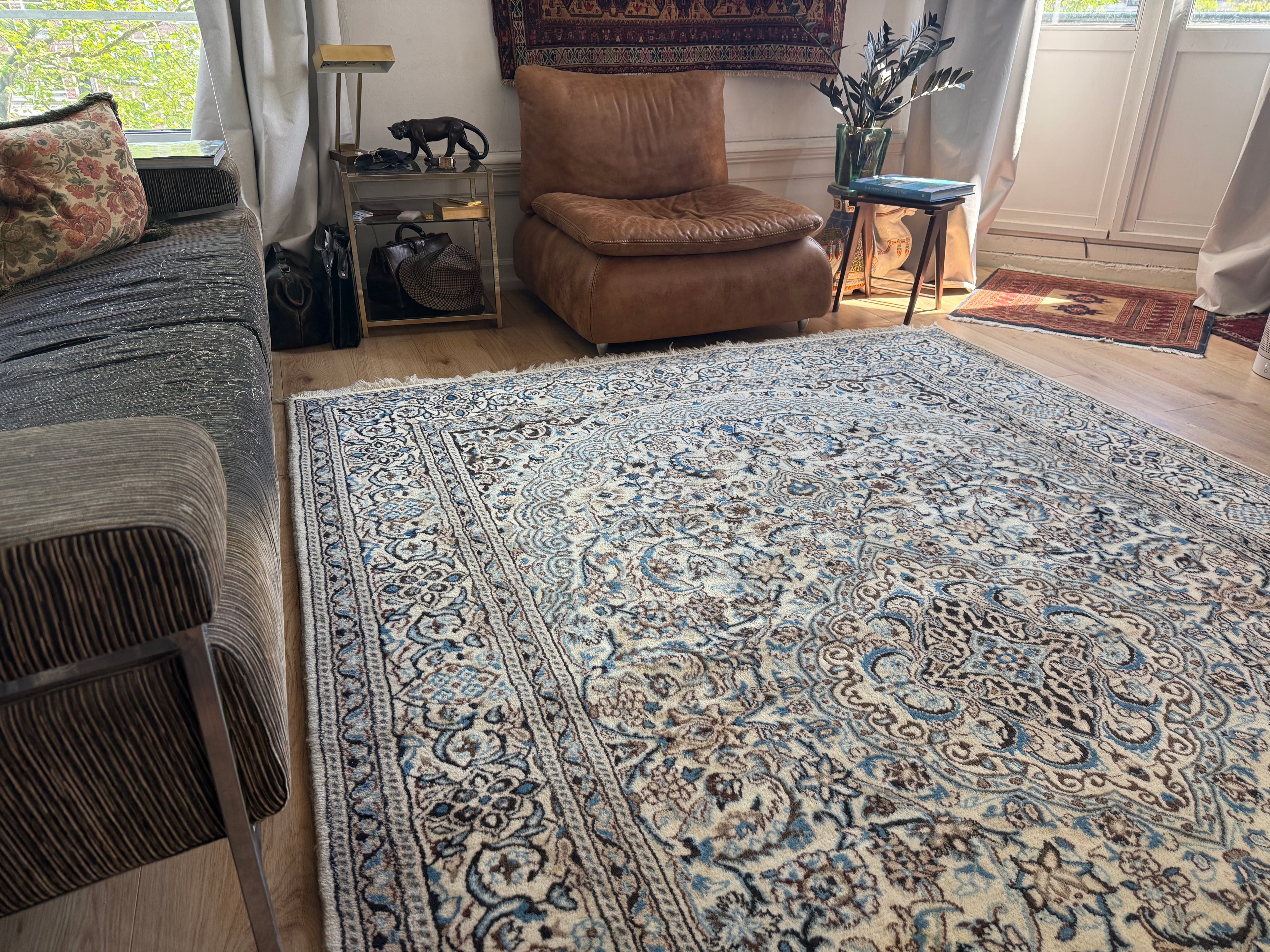 Hand-knotted vintage Nain rug – 300 × 201 cm