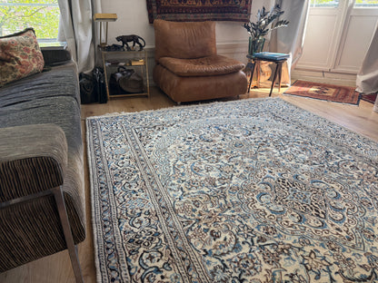 Hand-knotted vintage Nain rug – 300 × 201 cm