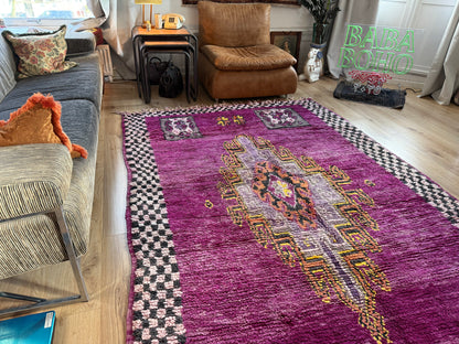 Warm Magenta Vintage Berber Tapijt – 320 × 183 cm – Dikke Wol &amp; Checkerboard Rand