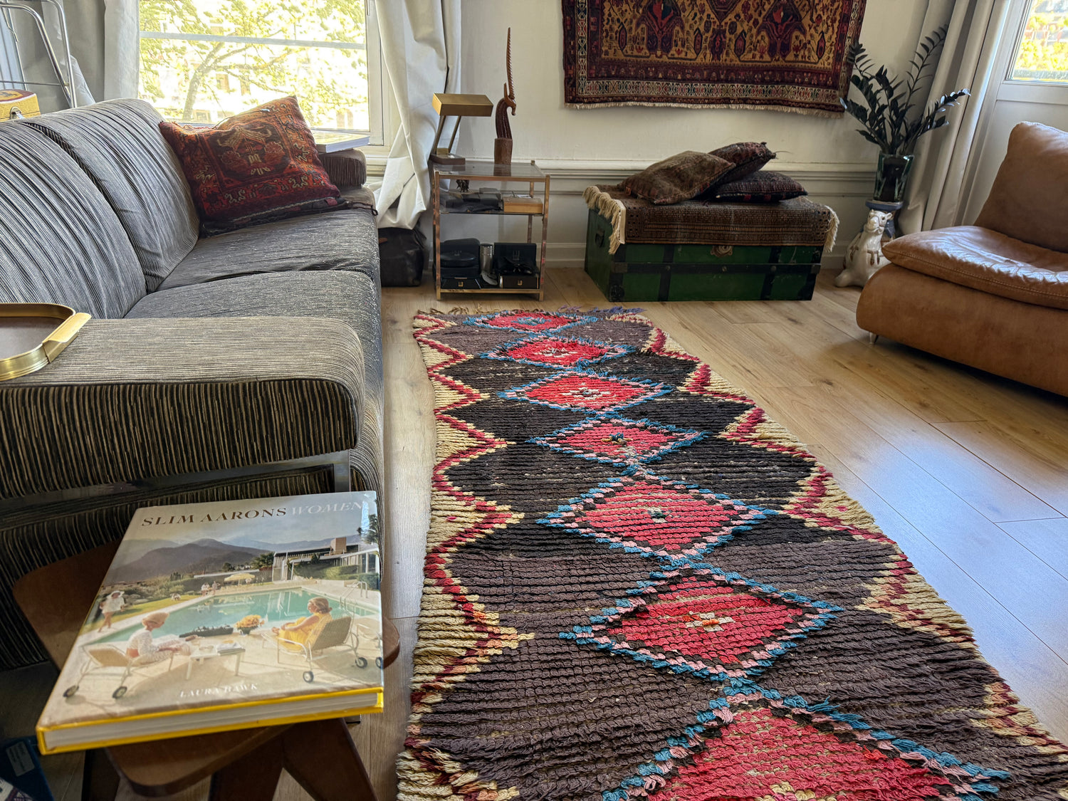 Vintage Berber Boucherouite runner – 267 × 97 cm – graphic diamond pattern