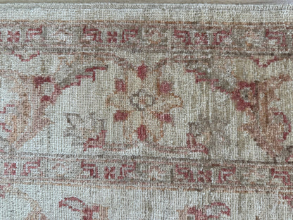 Handgeknoopt vintage tapijt – zand &amp; oudroze | Ziegler-stijl, 188 × 127 cm