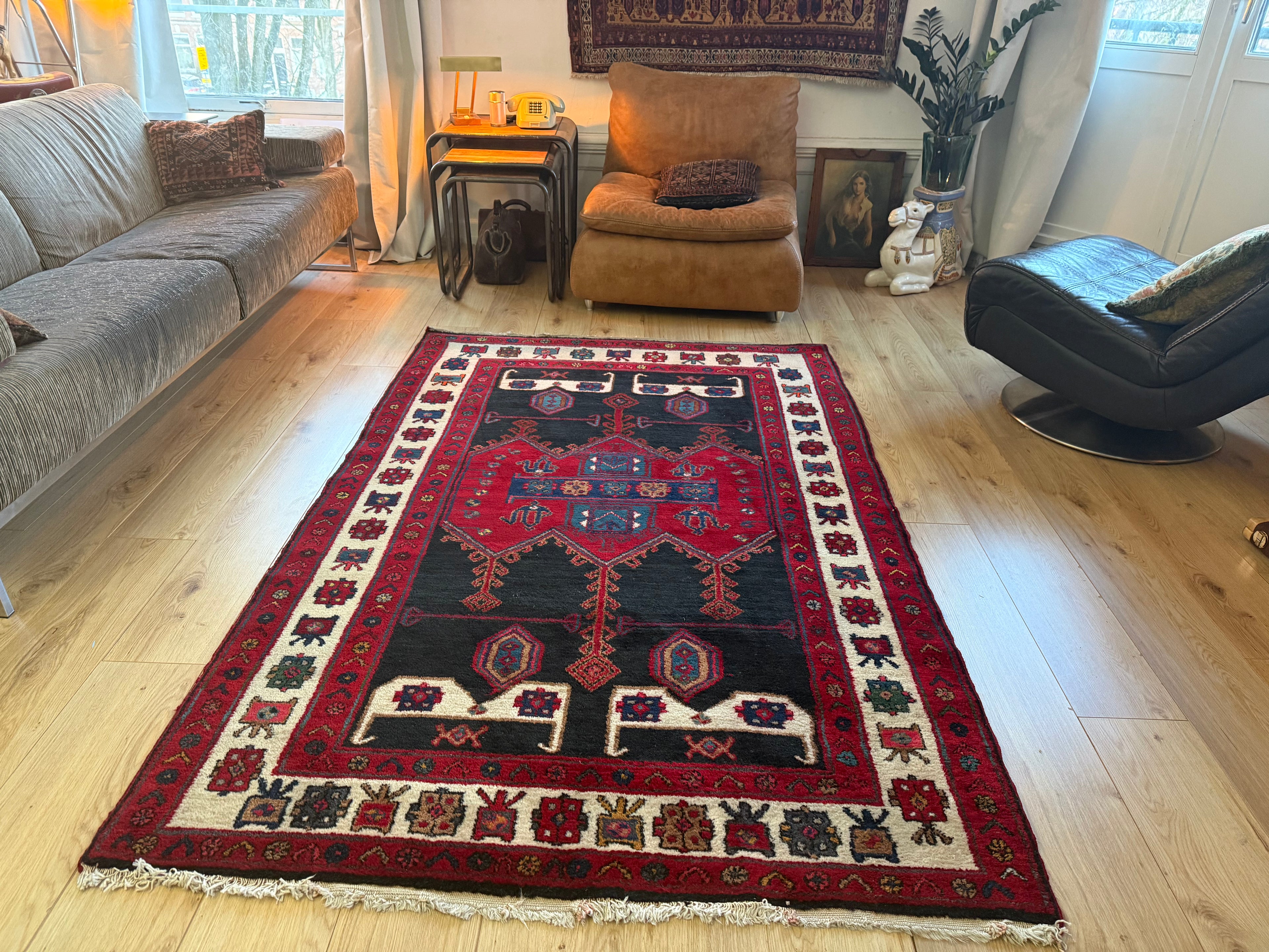 Antiek tribaal handgeknoopt tapijt – 217 × 140 cm