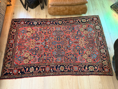 Warm rood Sarouk tapijt – 203 × 125 cm – florale elegantie