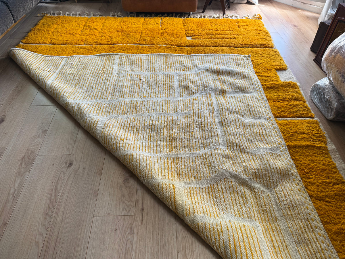 Grande tapete marroquino de pelo alto em laranja açafrão – 312 × 241 cm