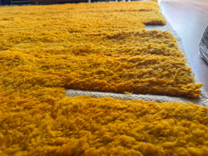 Grande tapete marroquino de pelo alto em laranja açafrão – 312 × 241 cm