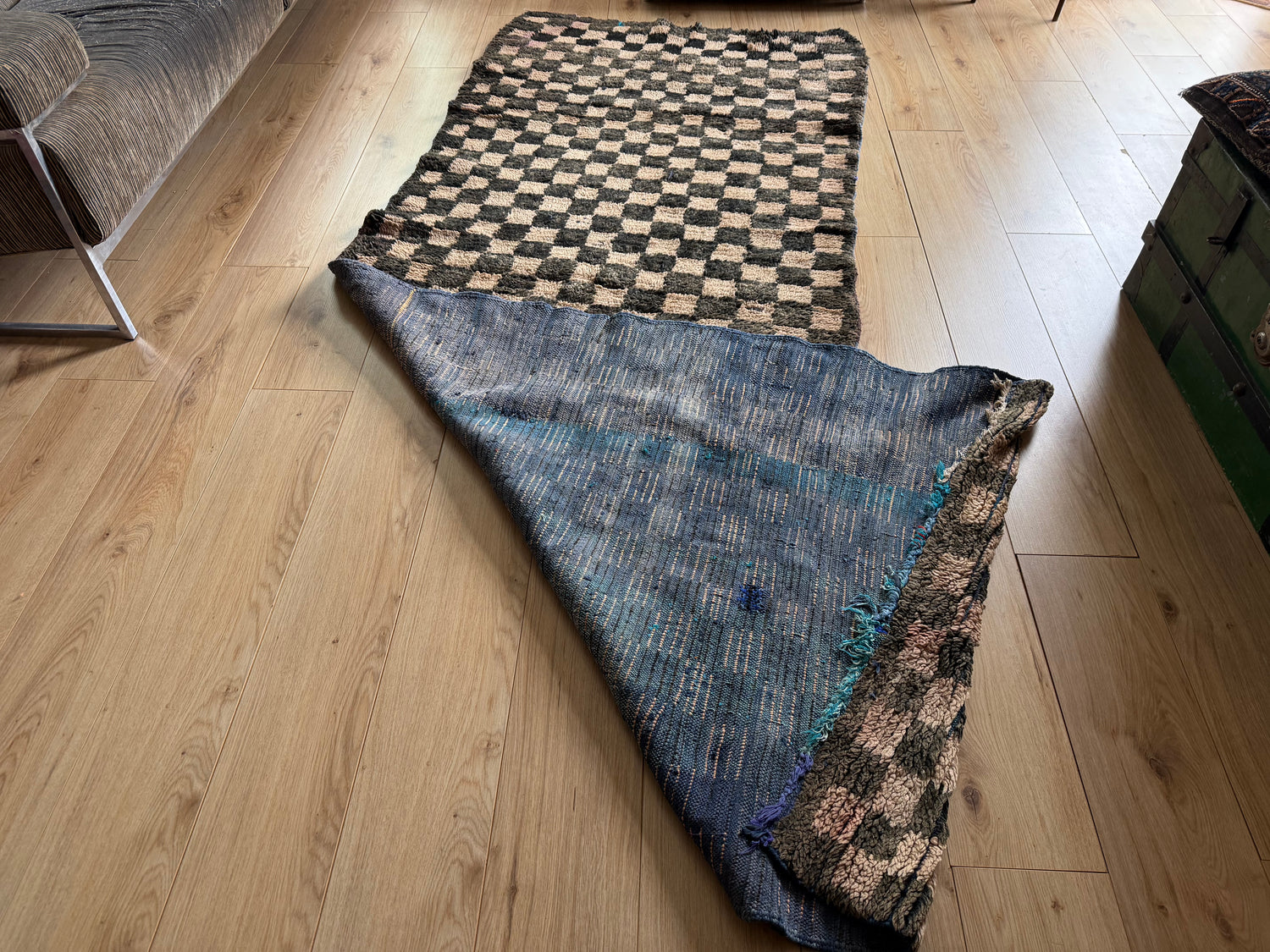 Handgeknoopt vintage Marokkaans checkerboard tapijt – 297 × 114 cm