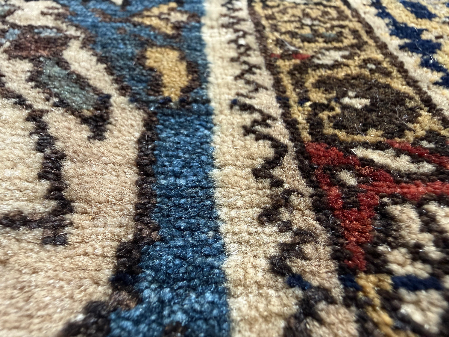 Early 20th-century figurative carpet – Qom tradition – 188 × 132 cm