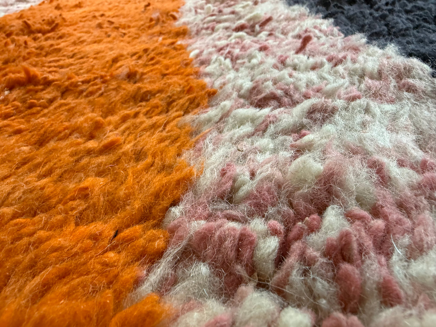 Tapete Vintage de Design Pós-Moderno – Feito à Mão no Marrocos – 320 × 201 cm