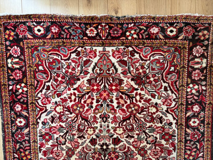 Tapete clássico nó à mão com campo e medalhão em tons terrosos suaves 230 x 149 cm