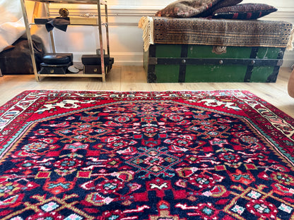 Vintage handgeknoopt wollen tapijt met medaillon – rood en donkerblauw – 217 × 130 cm