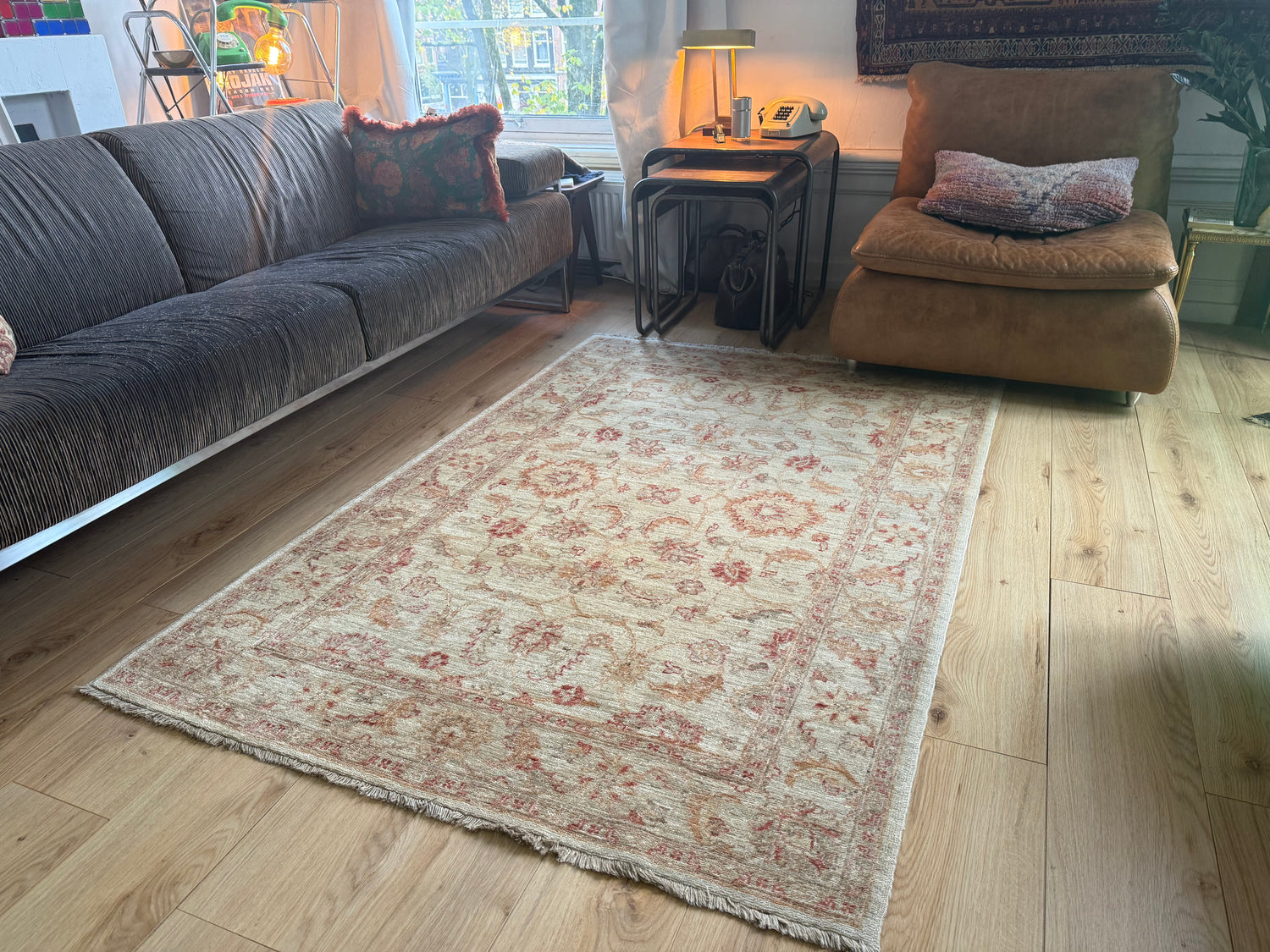 Handgeknoopt vintage tapijt – zand &amp; oudroze | Ziegler-stijl, 188 × 127 cm