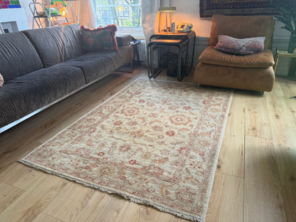 Handgeknoopt vintage tapijt – zand &amp; oudroze | Ziegler-stijl, 188 × 127 cm