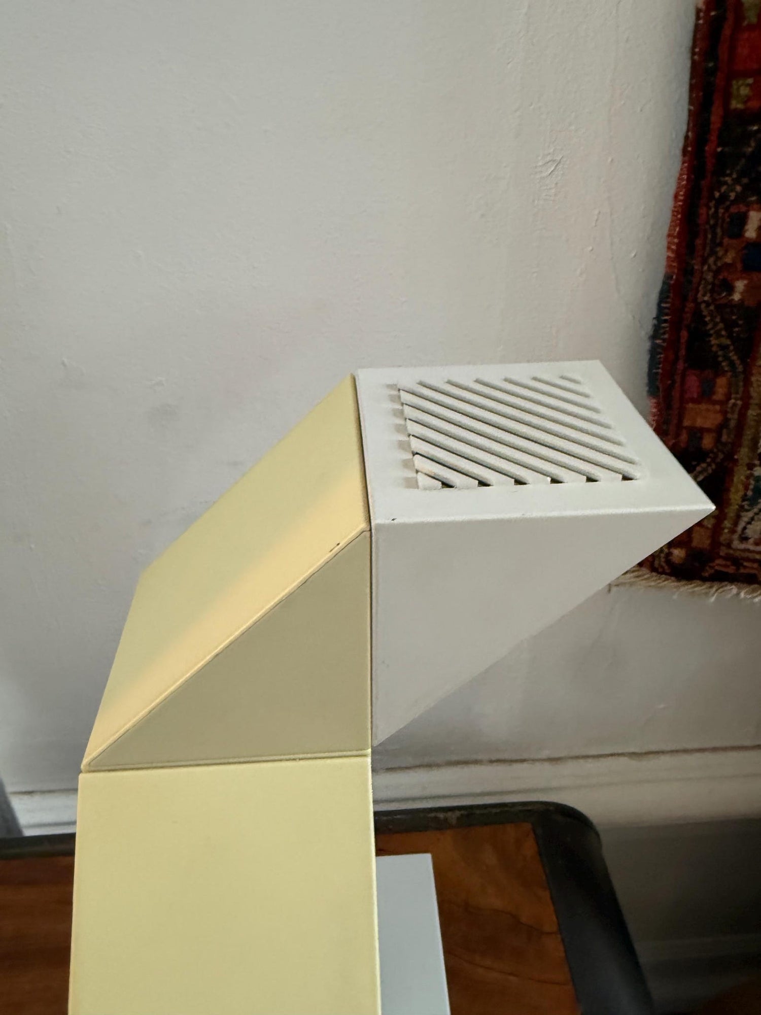 Postmodern zigzag table lamp – sculptural old-fashioned design – Belgian 1980s – Massive