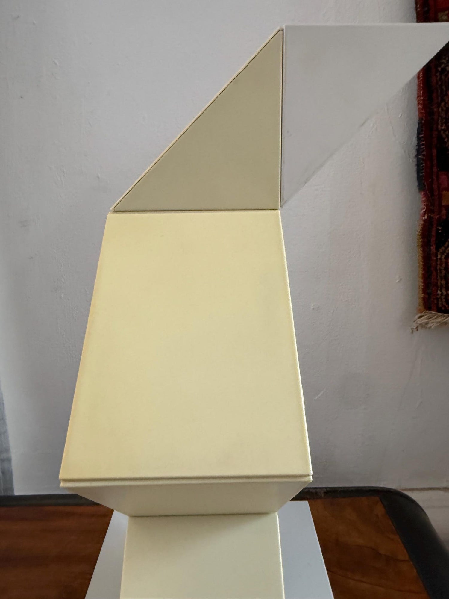 Postmodern zigzag table lamp – sculptural old-fashioned design – Belgian 1980s – Massive