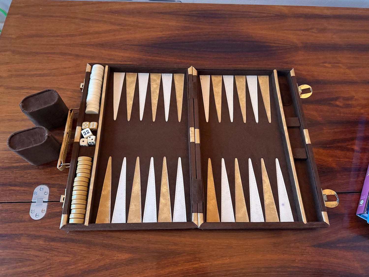 Vintage Backgammon-Spiel im Wildlederstil aus den 70er Jahren – modernes Design aus der Mitte des Jahrhunderts