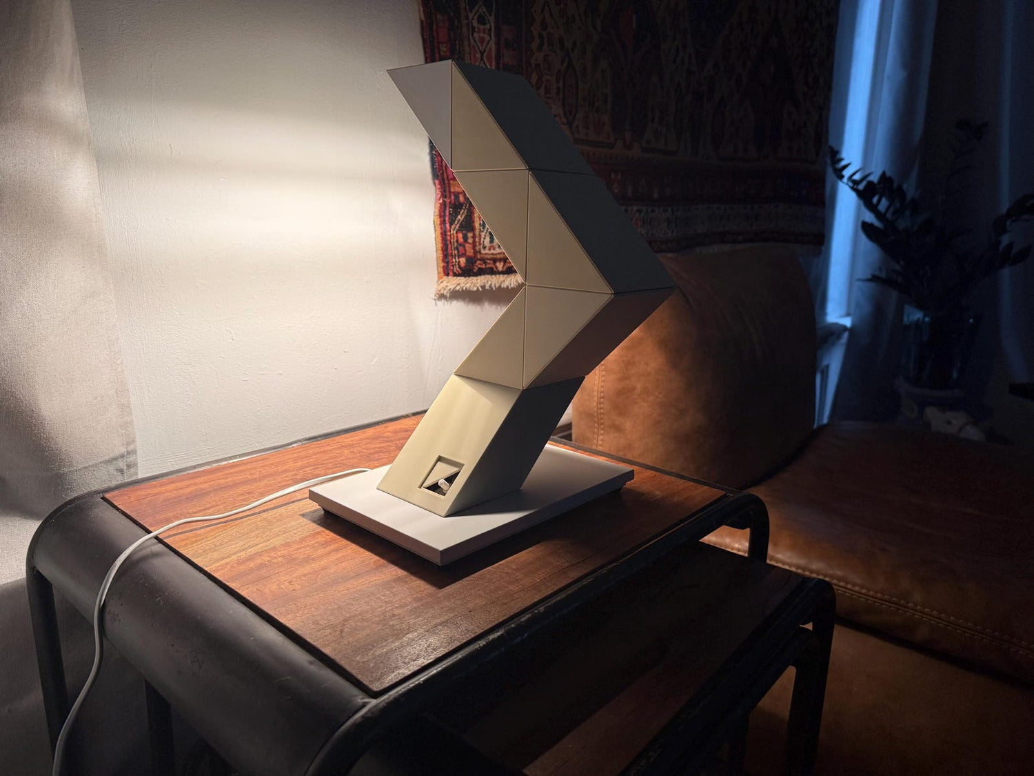 Postmodern zigzag table lamp – sculptural old-fashioned design – Belgian 1980s – Massive