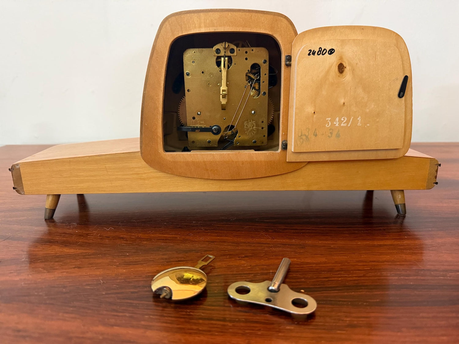German pendulum clock from the middle of the century by Hermle – mechanical 8-day wooden clock, circa 1950