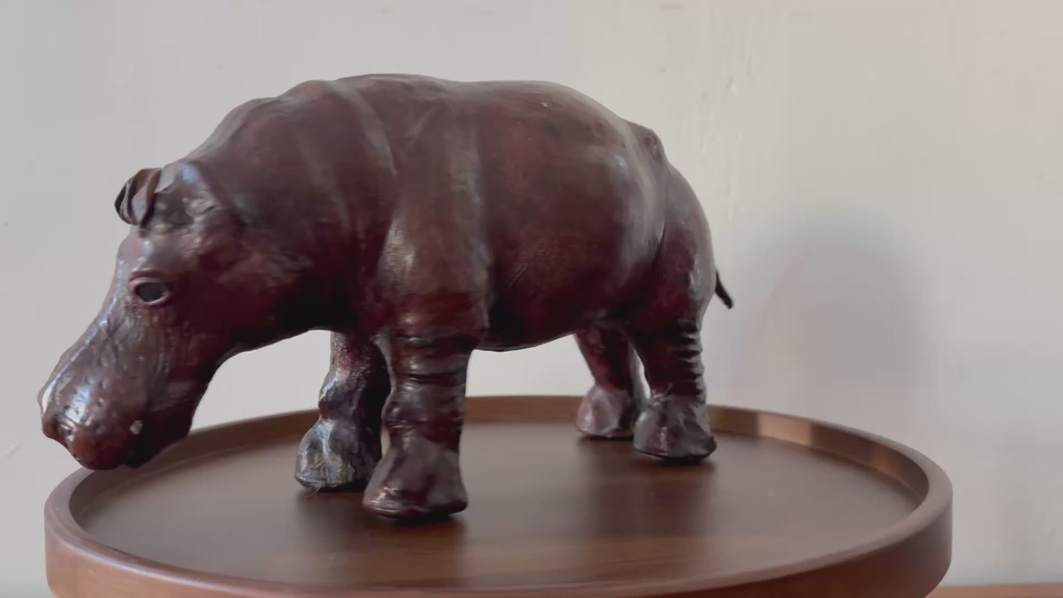 Vintage Leather Hippopotamus – Understated Elegance with Character