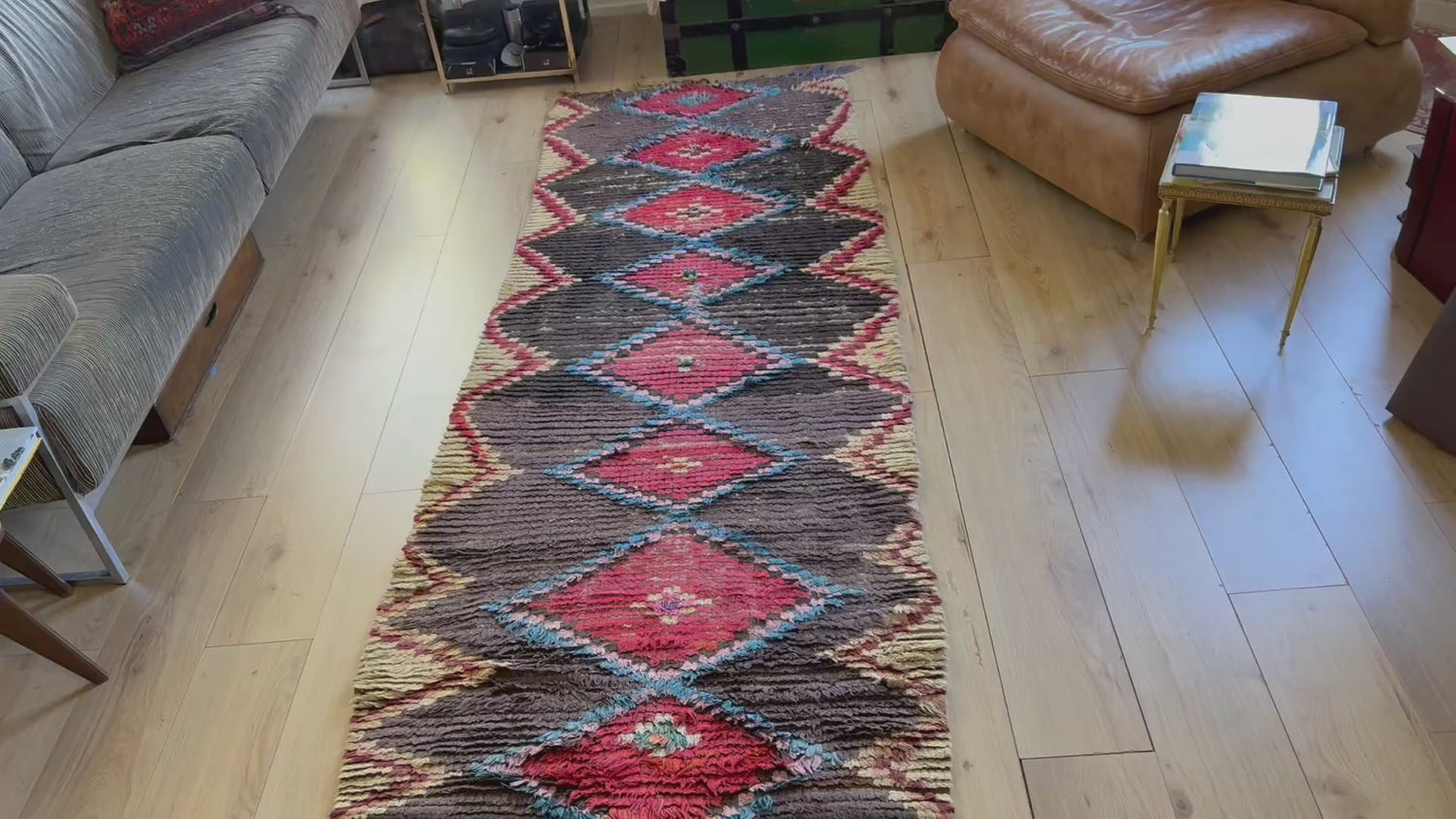 Vintage Berber Boucherouite runner – 267 × 97 cm – graphic diamond pattern