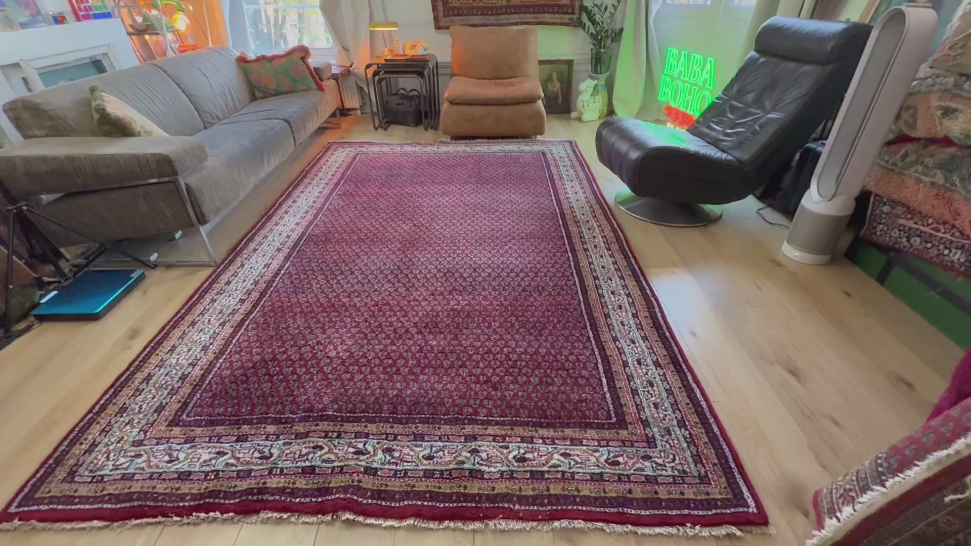 Dieprood handgeknoopt tapijt met boteh-motief – ca. 296 × 197 cm