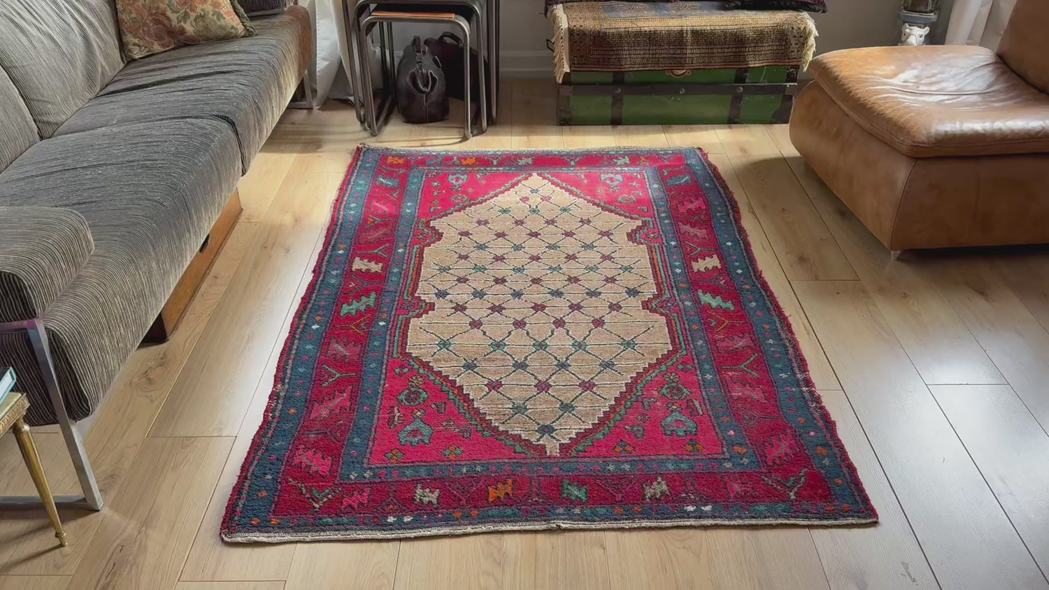 Hand-knotted Vintage Rug with Graphic Diamond Field – 185 × 131 cm