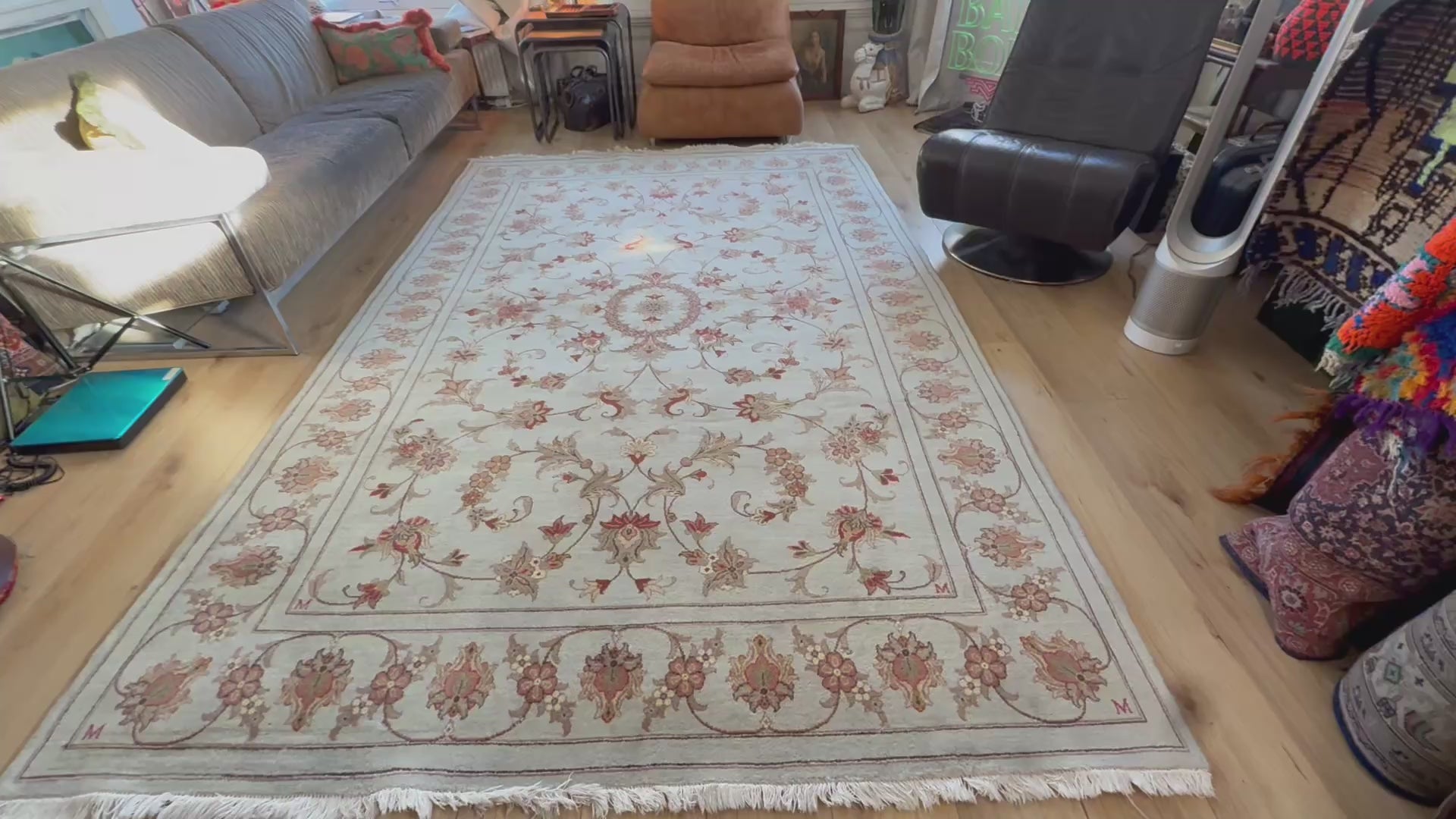 Authentiek handgeknoopt tapijt – licht pastel &amp; florale elegantie – ca. 305 × 197 cm