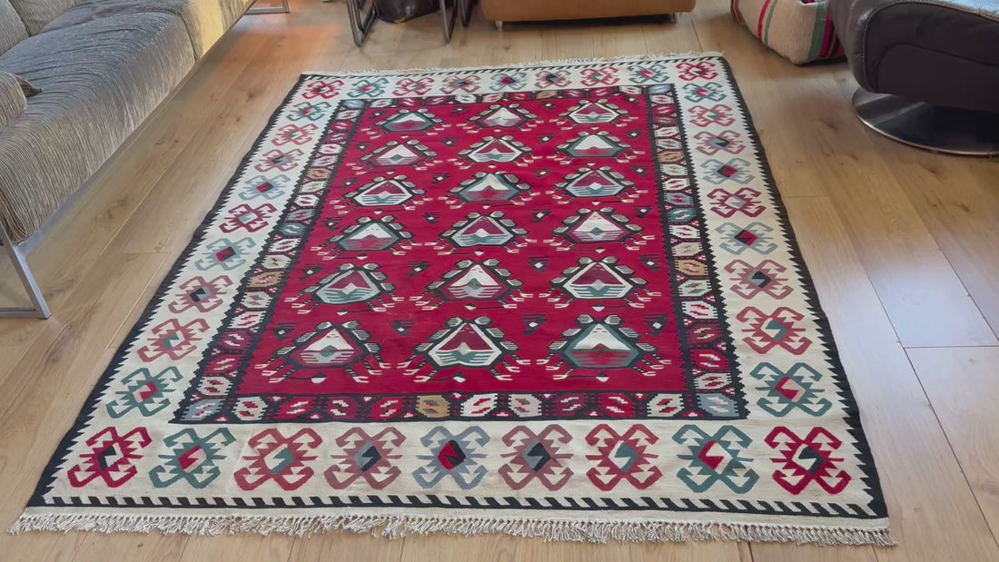 Grafische vintage kilim met diermotieven – 216 × 160 cm