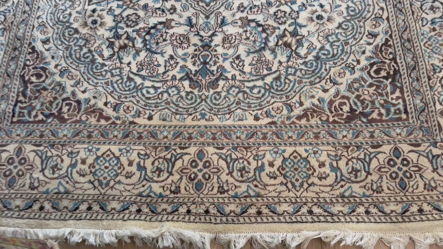 Hand-knotted vintage Nain rug – 300 × 201 cm