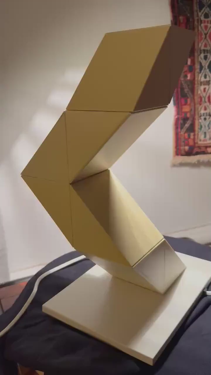 Postmodern zigzag table lamp – sculptural old-fashioned design – Belgian 1980s – Massive